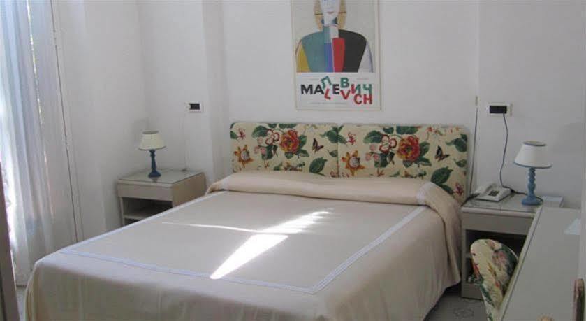 Piccolo Hotel ฟอร์เต เดย์ มาร์มี ภายนอก รูปภาพ